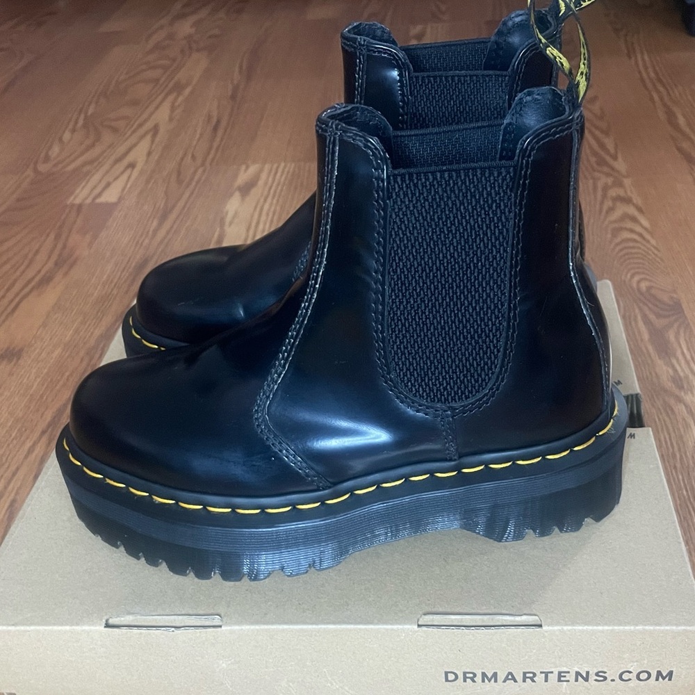 Dr. Martens 2976 Quad Platform Chelsea Boots Black US 6 Like New w/ Box